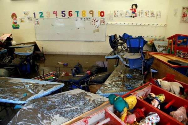 Piden investigar a contratistas del preescolar inundado en el área de la Constancia