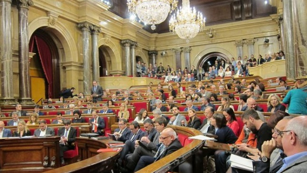El Parlament pide que el Govern destine 1.600 euros por plaza de guardería pública